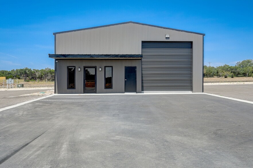 1069 County Road 264, Bertram, TX for lease - Building Photo - Image 1 of 16