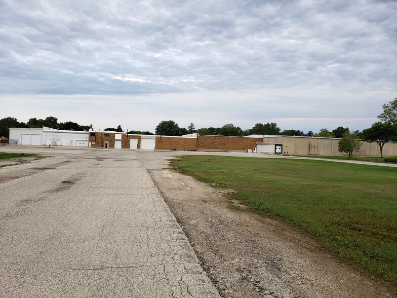 100 Washington St, Fox Lake, WI for lease - Primary Photo - Image 1 of 10