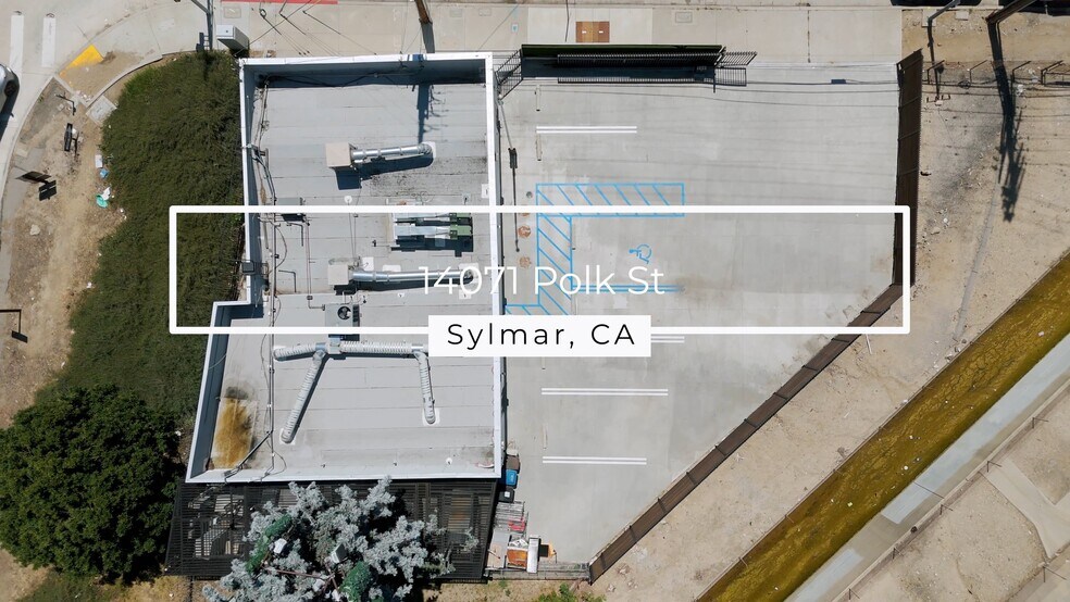 14071 Polk St, Sylmar, CA à louer - Vidéo sur l’inscription commerciale - Image 2 de 43