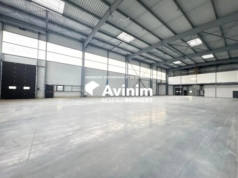 Industrial in Torcy for lease - Building Photo - Image 1 of 4