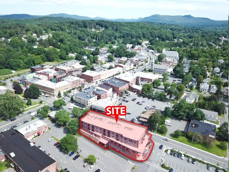 34 Bridge St, Great Barrington, MA à louer - Photo du bâtiment - Image 3 de 12