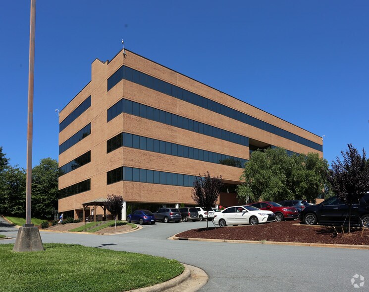799 Hanes Mall Blvd, Winston-Salem, NC à vendre - Photo du bâtiment - Image 2 de 14