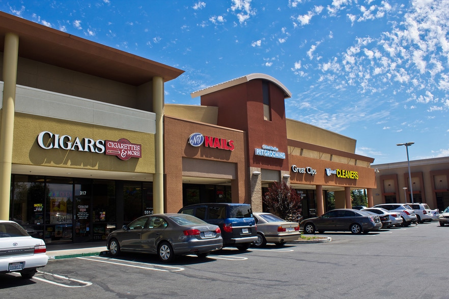 3020 Floyd Ave, Modesto, CA for lease - Building Photo - Image 2 of 9