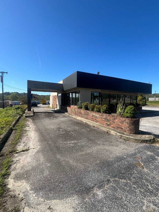 Plus de détails pour 1303A Curtis Bridge Rd, Wilkesboro, NC - Commerce de détail à vendre