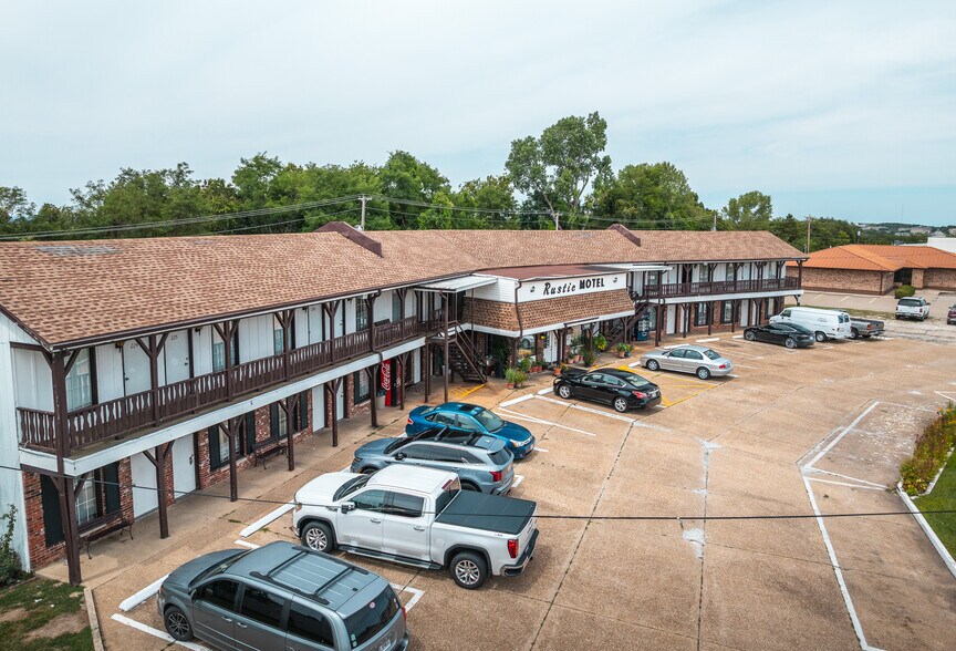 812 S Bishop Ave, Rolla, MO à vendre - Photo du bâtiment - Image 3 de 38