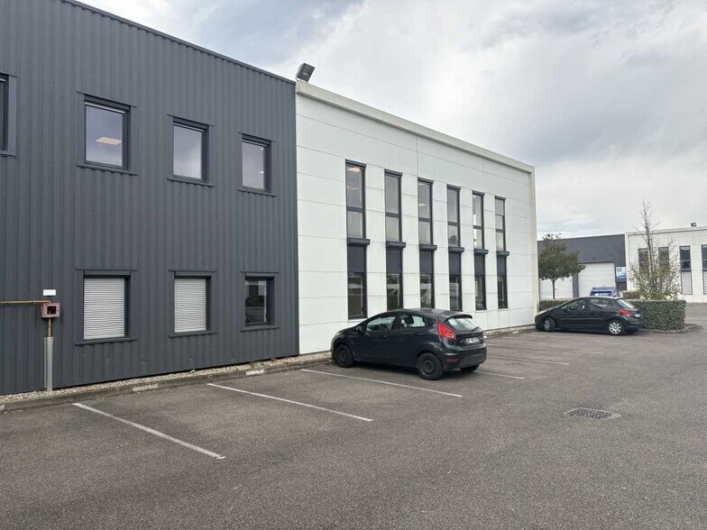 Flex in Vénissieux for lease - Building Photo - Image 2 of 9