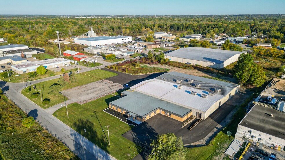 6050 Don Murie St, Niagara Falls, ON à vendre - Photo du bâtiment - Image 1 de 35