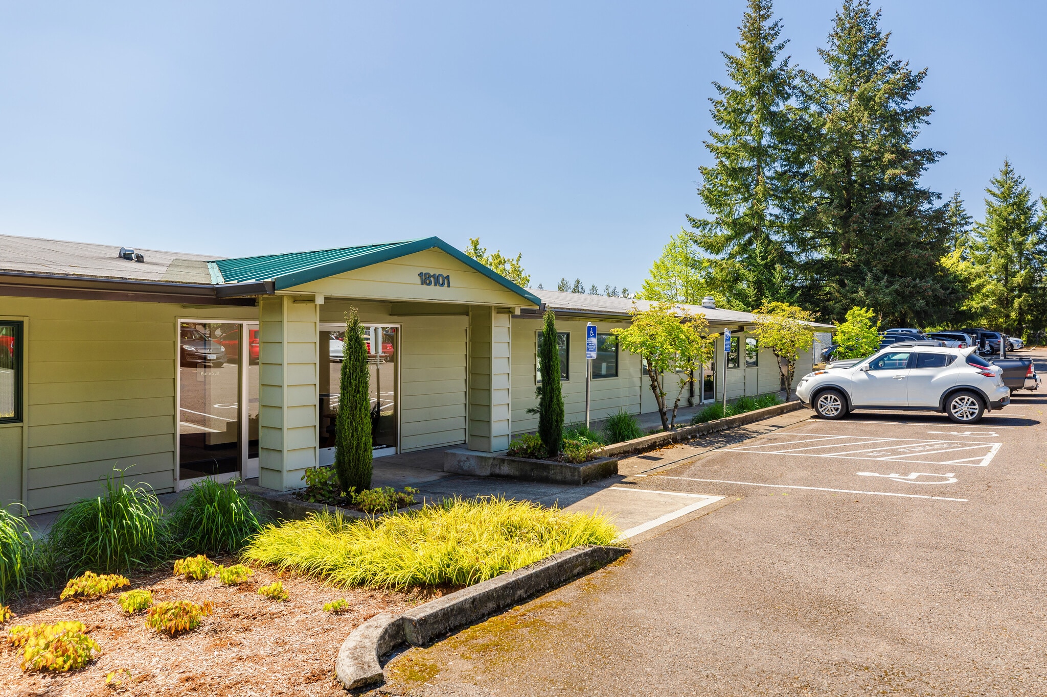 18151-18199 SW Boones Ferry Rd, Tualatin, OR for lease Building Photo- Image 1 of 13