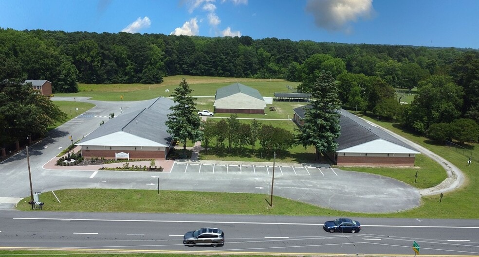 14353 Benns Church Blvd, Smithfield, VA for lease - Building Photo - Image 1 of 1