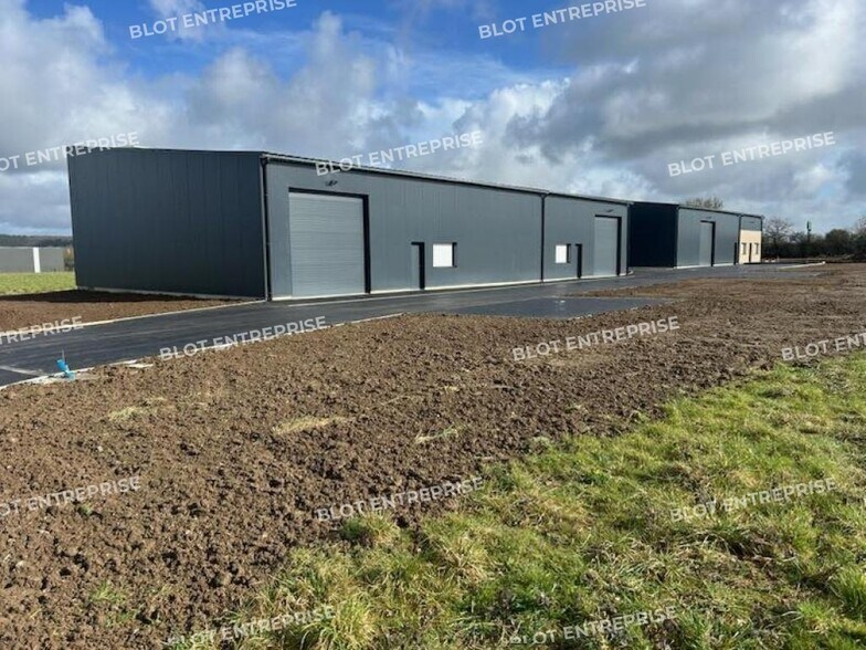 Industrial in Pléchâtel for lease - Building Photo - Image 3 of 3