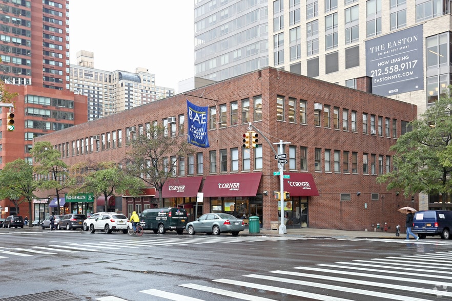 1645-1659 Third Ave, New York, NY à louer - Photo du bâtiment - Image 2 de 15