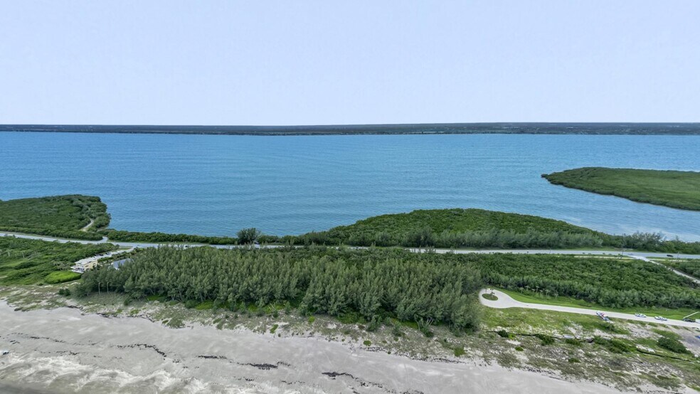 4560 Ocean, Fort Pierce, FL à vendre - Photo du bâtiment - Image 2 de 10