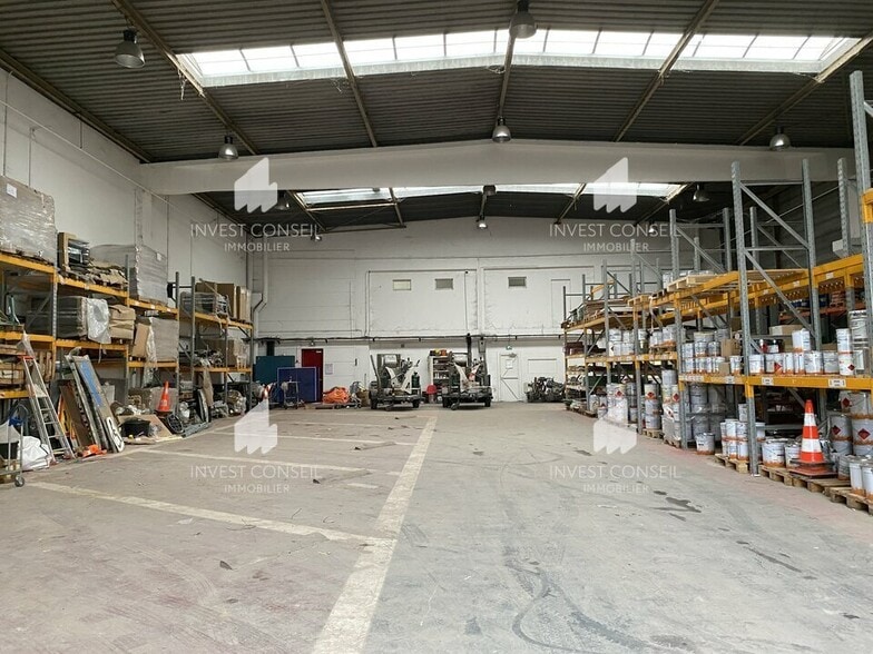 27 Rue De Bretagne, SAINT-OUEN-L'AUMONE for lease - Interior Photo - Image 2 of 6