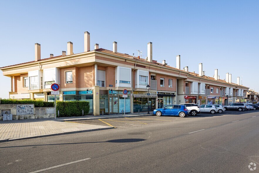 Avenida de las Castañeras, 34, Arroyomolinos, Madrid à vendre - Photo du bâtiment - Image 1 de 6