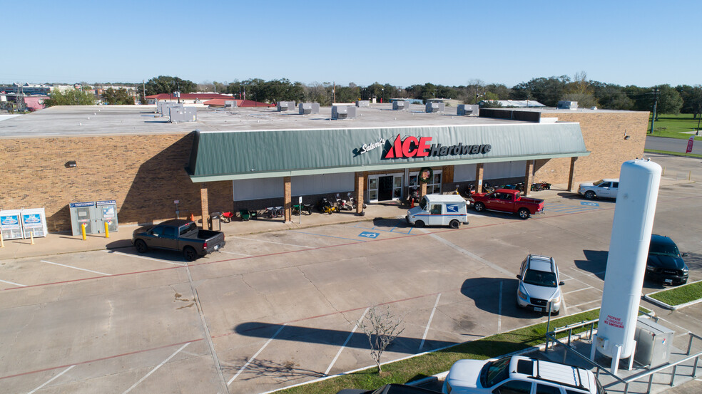 4000 7th St, Bay City, TX à louer - Photo du bâtiment - Image 3 de 14