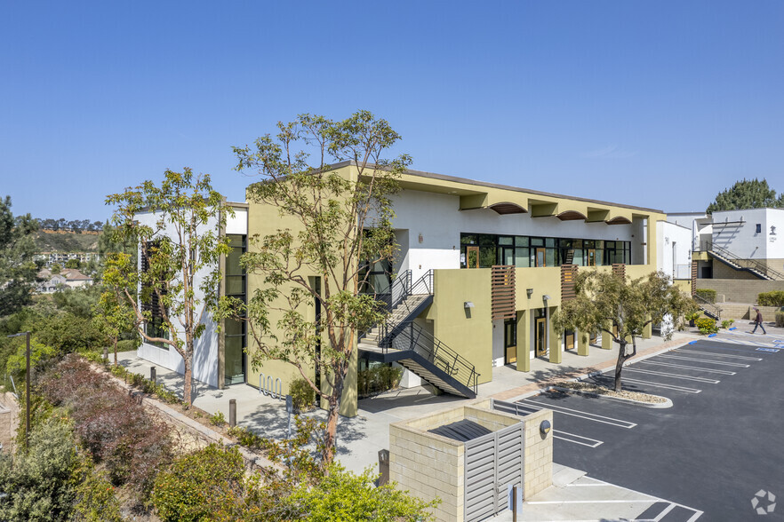 740 Garden View Ct, Encinitas, CA à louer - Photo du bâtiment - Image 2 de 11