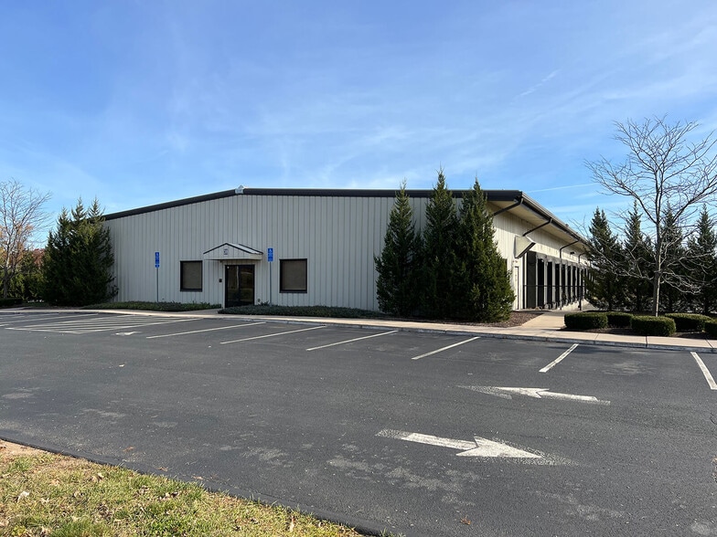 38 Kripes Rd, East Granby, CT for lease - Building Photo - Image 3 of 7