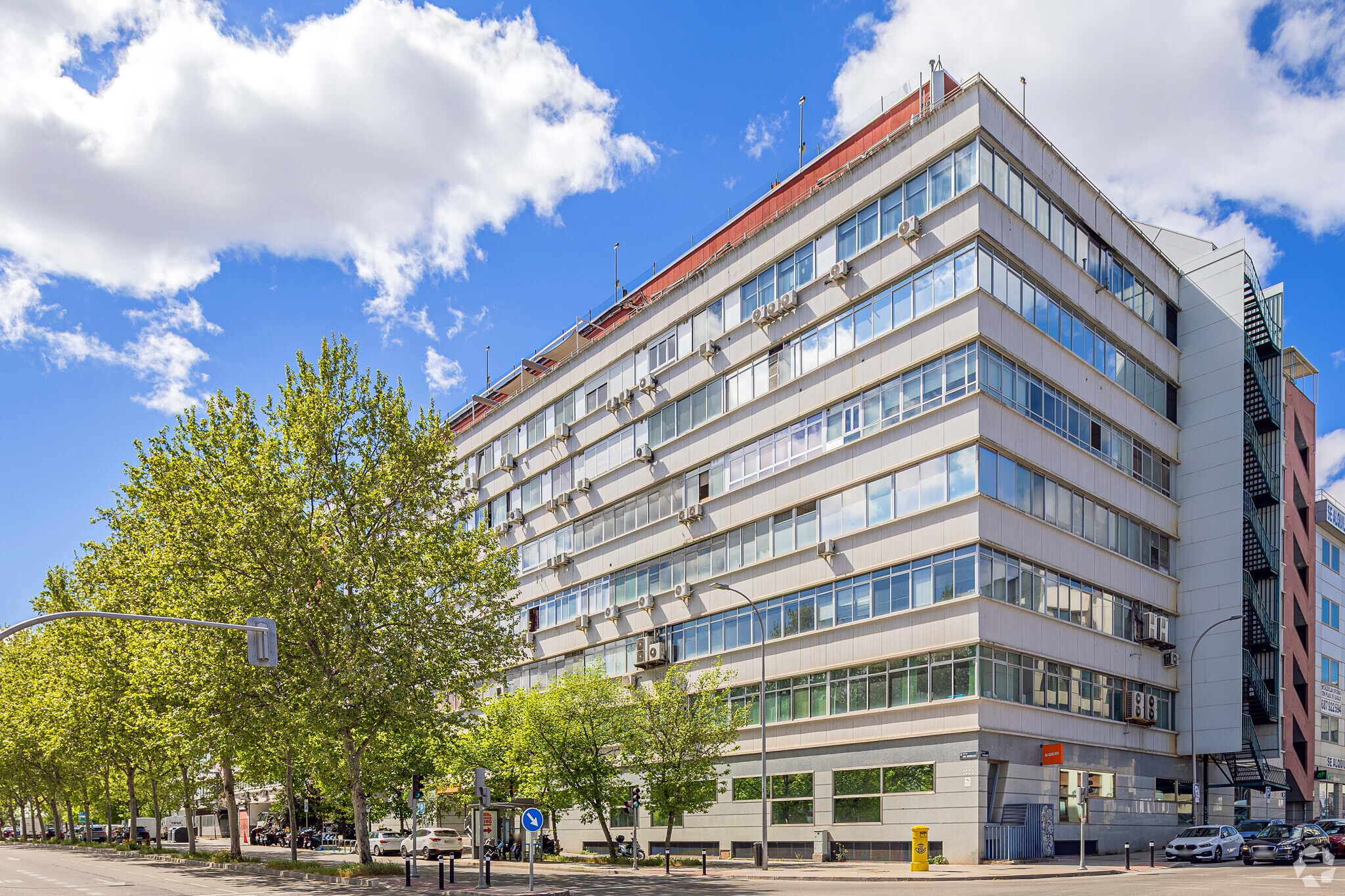 Calle de San Romualdo, 26, Madrid, Madrid for lease Primary Photo- Image 1 of 7