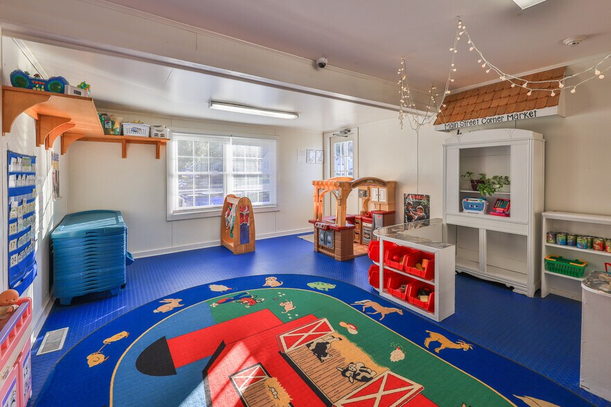 587 E Main St, Dresden, TN for sale - Interior Photo - Image 2 of 64