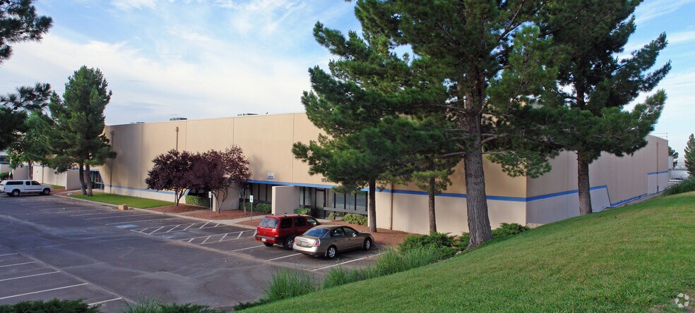 11560 Rojas Dr, El Paso, TX à louer - Photo du bâtiment - Image 2 de 6