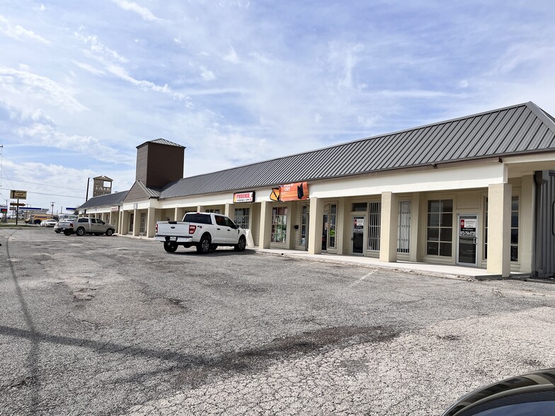 4520 Texoma Pky, Sherman, TX for lease - Building Photo - Image 2 of 2