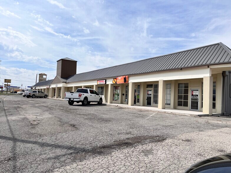 4520 Texoma Pky, Sherman, TX à louer - Photo du bâtiment - Image 2 de 2