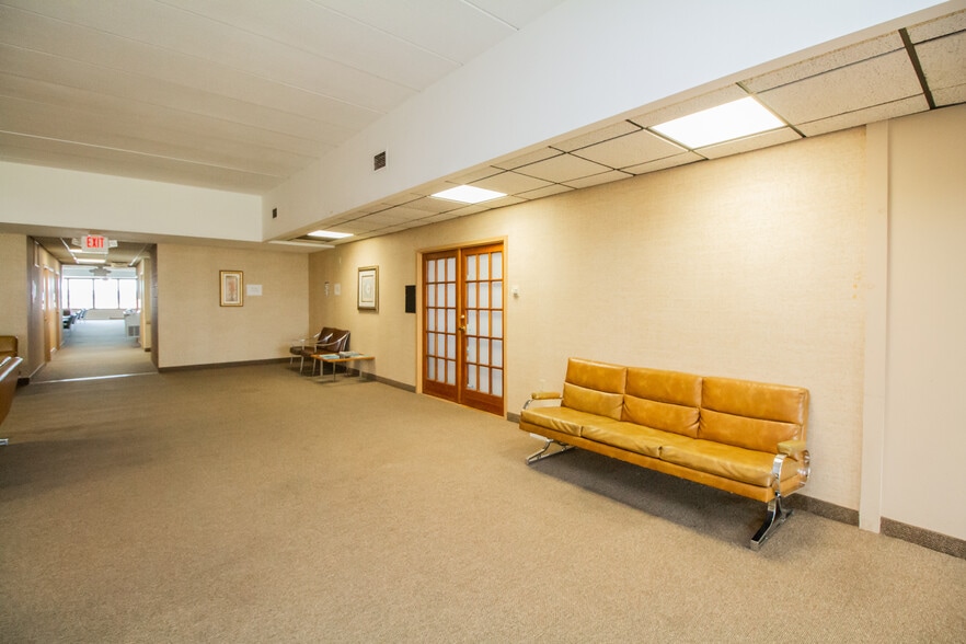 10 Winthrop St, Worcester, MA for lease - Building Photo - Image 3 of 26