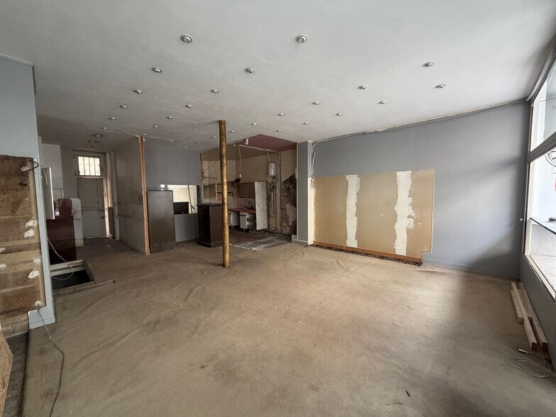Rue De Sèvres, Paris for lease - Building Photo - Image 3 of 6