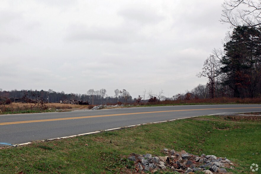 1515 Brookford Rd, Kernersville, NC à vendre - Photo du bâtiment - Image 2 de 4