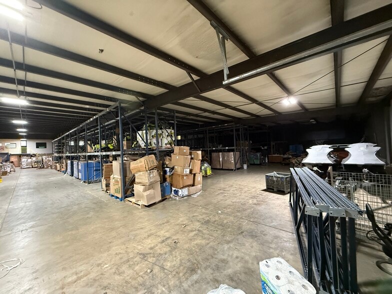 2905 Reynolds St, Fort Wayne, IN for lease - Interior Photo - Image 2 of 4