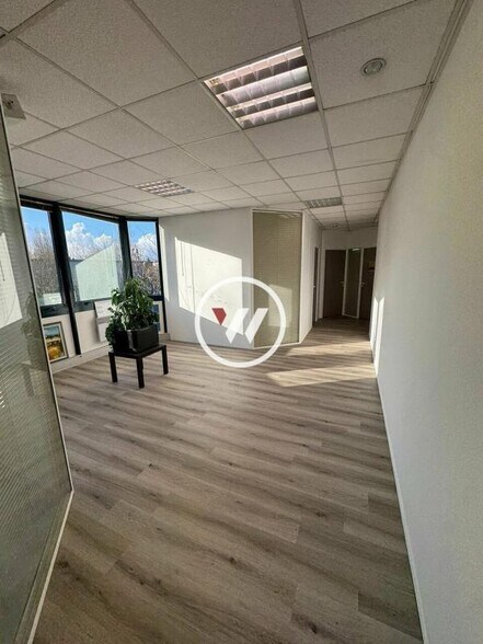 Bureau dans Roissy-en-France à louer - Photo intérieure - Image 3 de 7