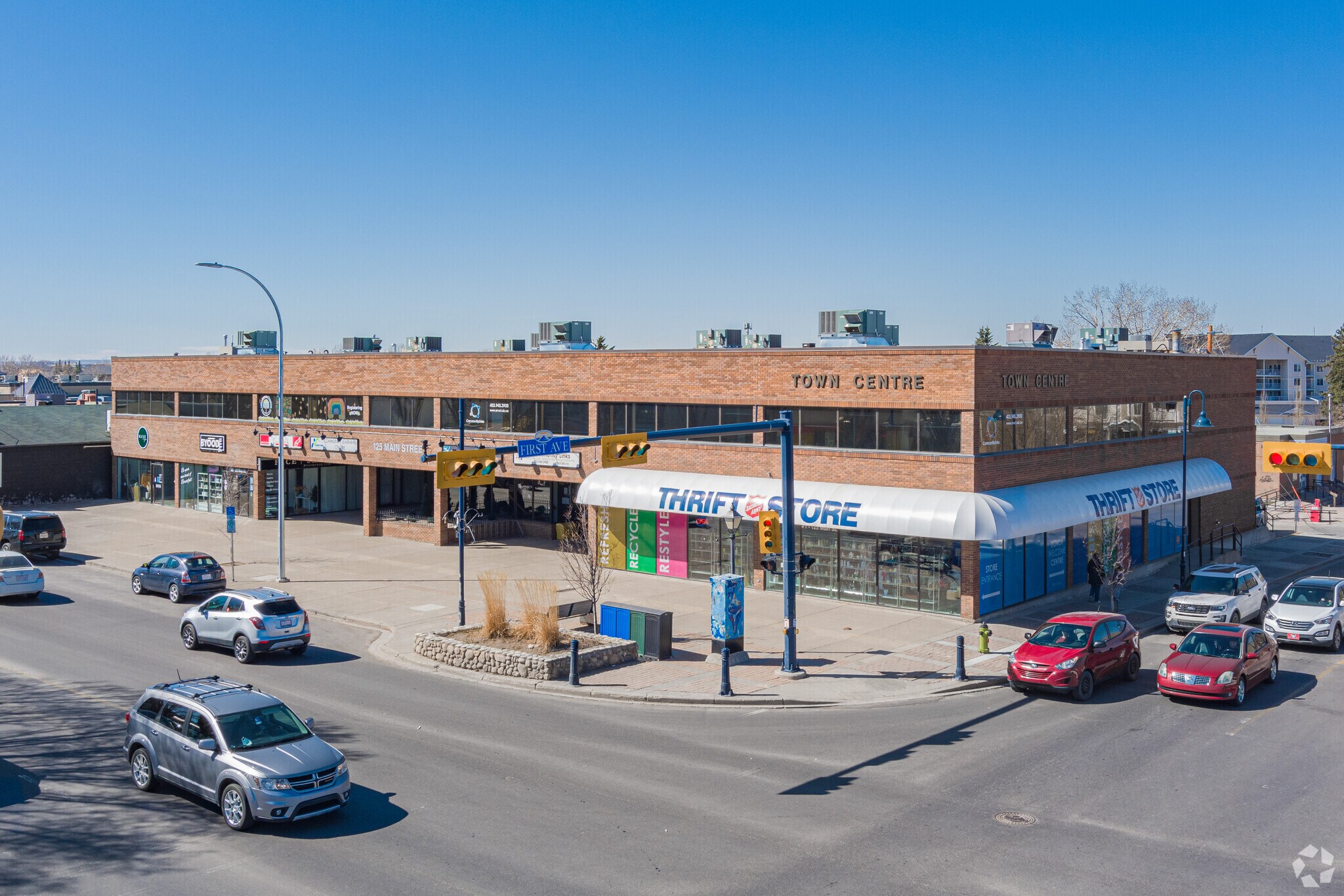125 Main St N, Airdrie, AB à vendre Photo du bâtiment- Image 1 de 7