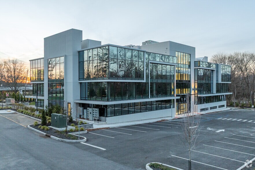 10 Executive Blvd, Suffern, NY à louer - Photo du bâtiment - Image 3 de 19