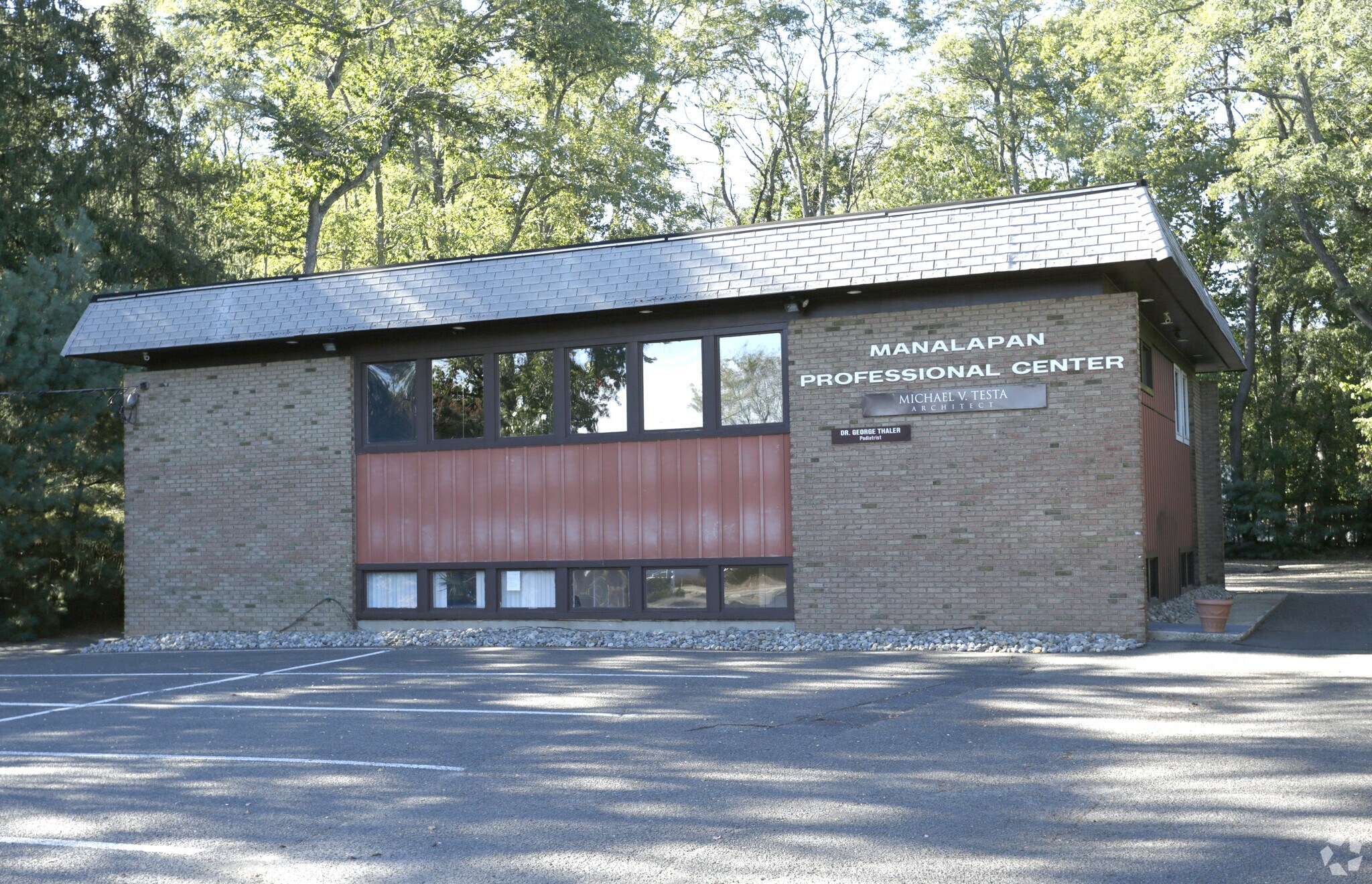701 Tennent Rd, Manalapan Township, NJ à louer Photo principale- Image 1 de 10