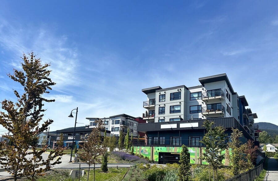 1000-1018 Venture Way, Gibsons, BC for lease - Building Photo - Image 3 of 4