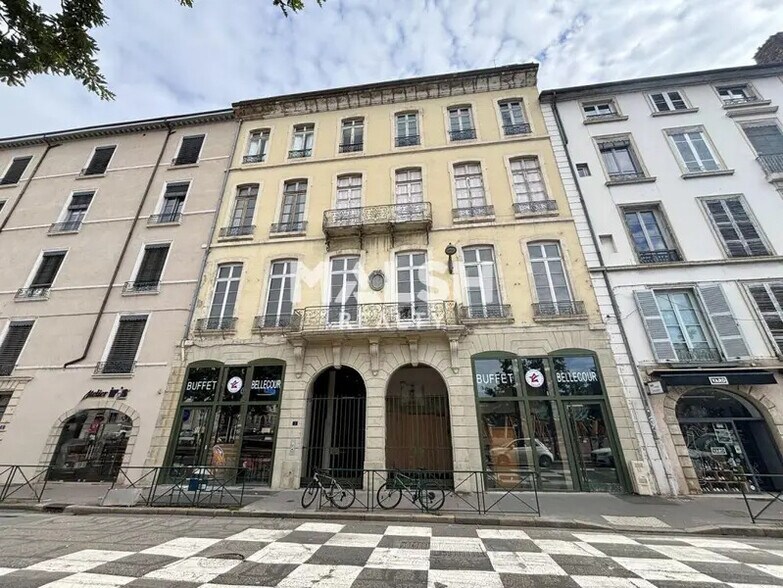 Bureau dans Lyon à louer - Photo du bâtiment - Image 1 de 8