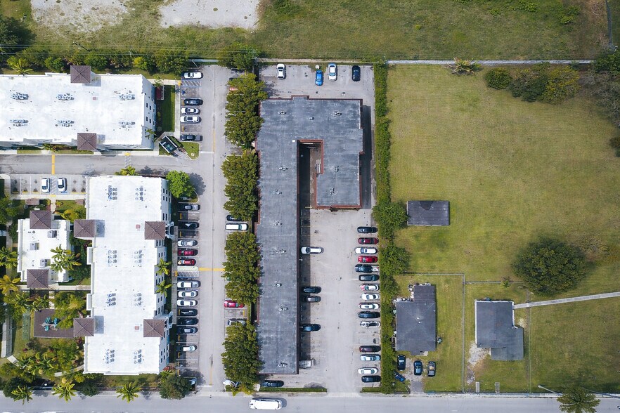 13380 Port Said Rd, Opa-locka, FL à vendre - Photo du bâtiment - Image 2 de 6