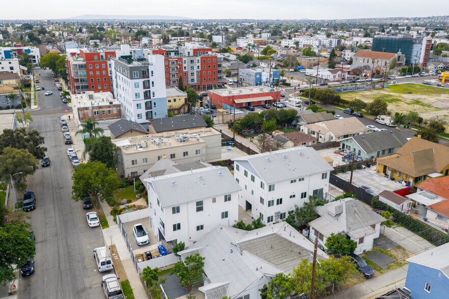 3025 Walton Ave, Los Angeles, CA à vendre - Photo du bâtiment - Image 3 de 18