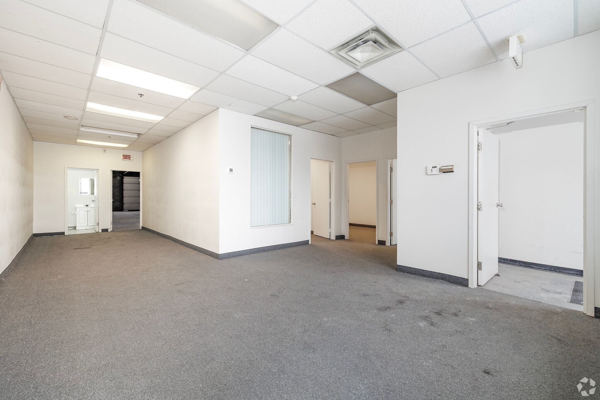 90A-90F Boul Brunswick, Dollard-des-Ormeaux, QC for lease Interior Photo- Image 1 of 21