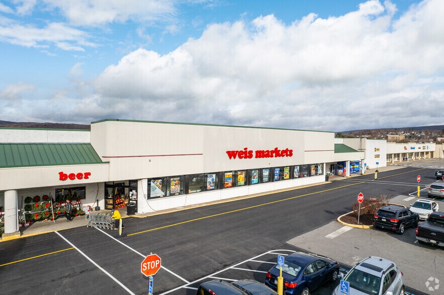 6 Mill St, Carbondale, PA à louer - Photo du bâtiment - Image 2 de 6