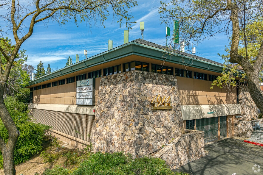 4944 Sunrise Blvd, Fair Oaks, CA à vendre - Photo du bâtiment - Image 1 de 15