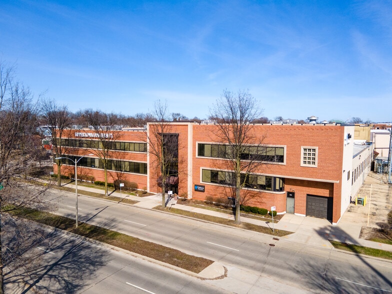 620 S 76th St, Milwaukee, WI for lease - Building Photo - Image 2 of 14