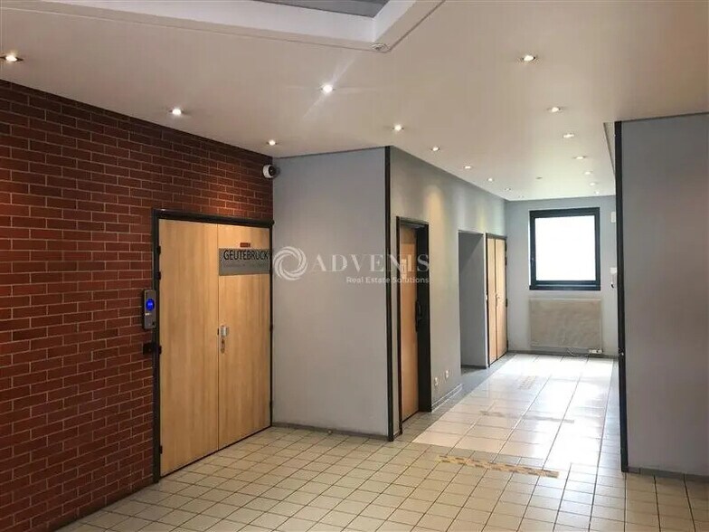 Office in Le Pecq for lease - Lobby - Image 2 of 7