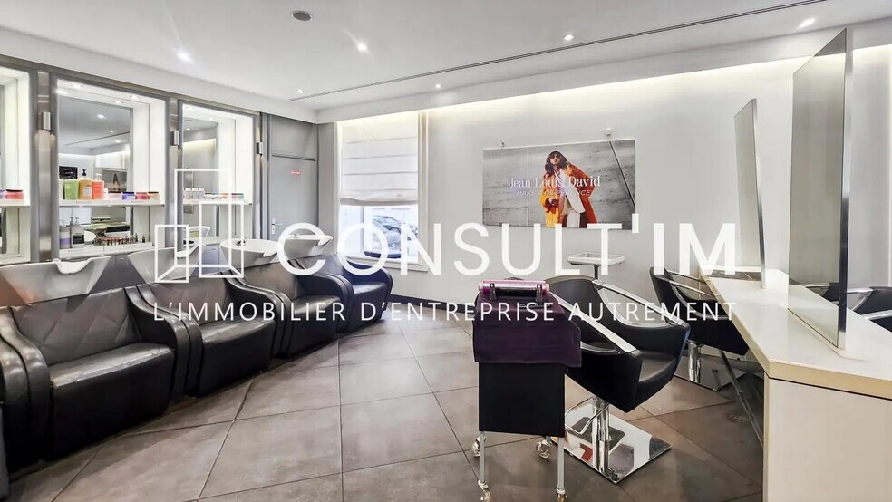 Commerce de détail dans Paris à louer - Photo du bâtiment - Image 2 de 9