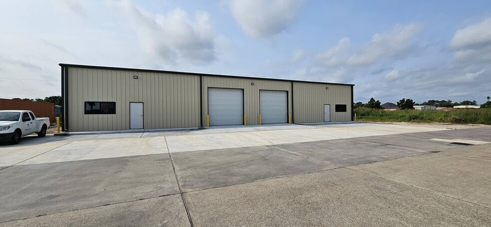 4102 FM517, Alvin, TX for lease - Interior Photo - Image 2 of 5