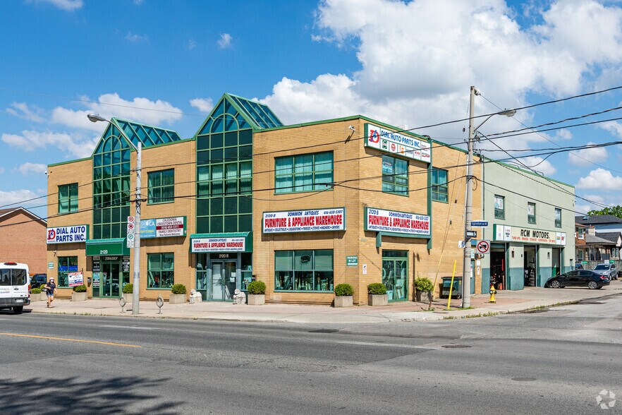 2120 Eglinton Ave W, Toronto, ON à louer - Photo du bâtiment - Image 2 de 54