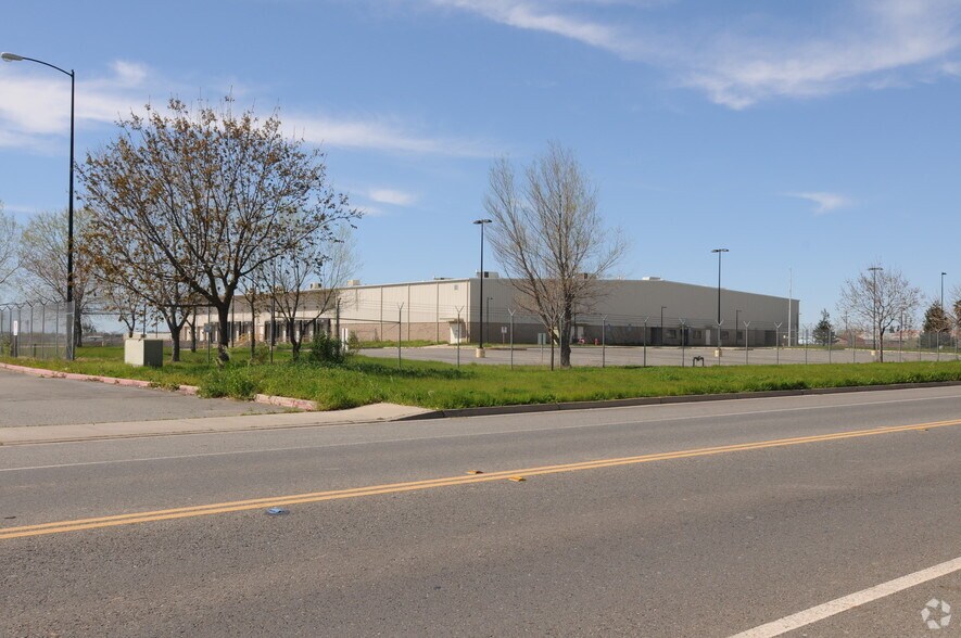 5050 Arboga Rd, Olivehurst, CA à vendre - Photo du bâtiment - Image 2 de 4