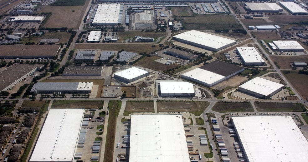 9175 Autobahn Dr, Dallas, TX for lease - Aerial - Image 3 of 6