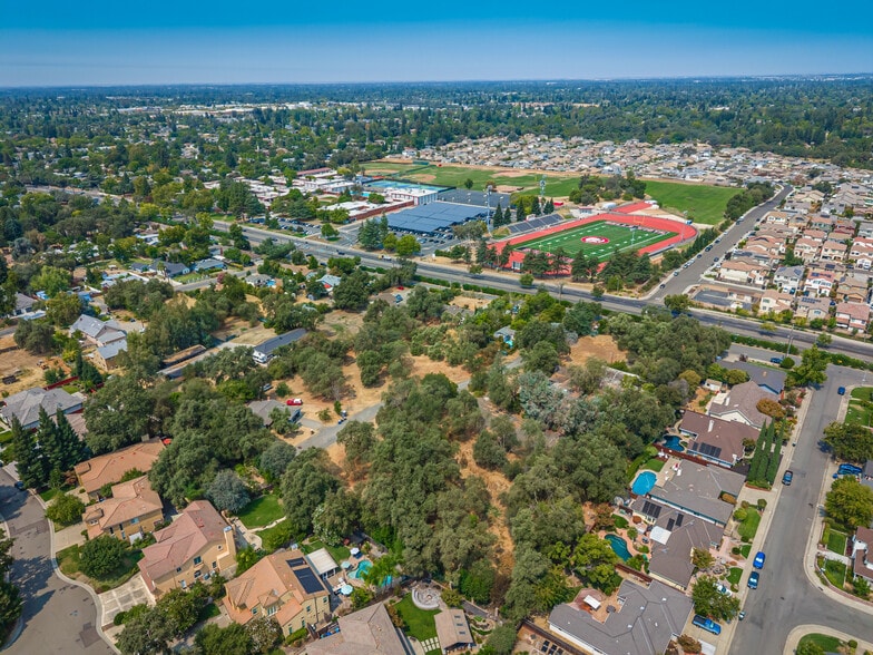 8452 Madison Ave, Fair Oaks, CA à vendre - Photo du bâtiment - Image 3 de 8
