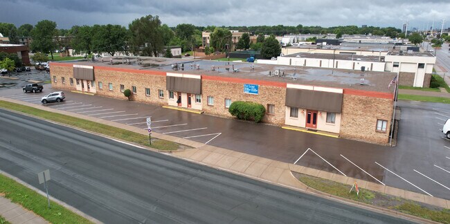 Plus de détails pour 7900-7940 12th Ave S, Bloomington, MN - Bureau, Industriel à louer
